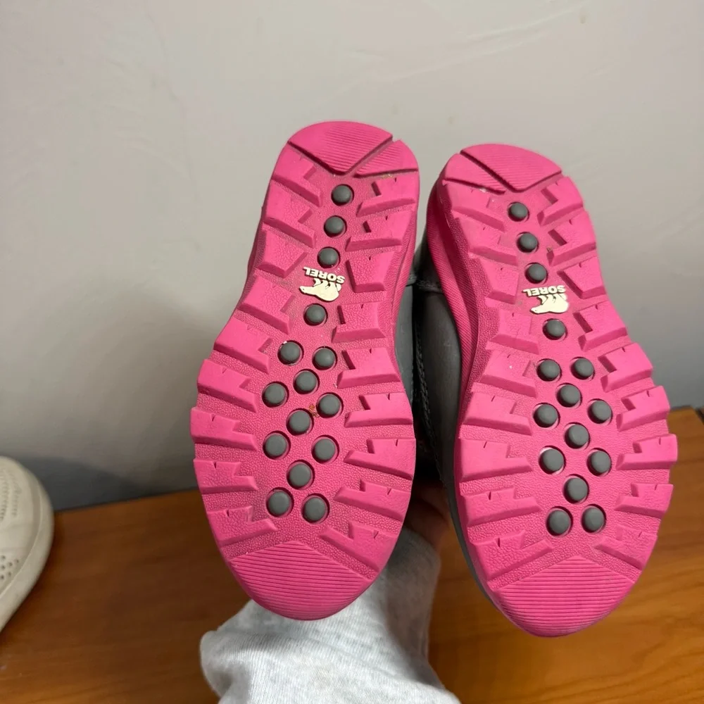 Sorel Kids Whitney II Strap Waterproof Winter Snow Boots Quarry Grey Pink 10‎